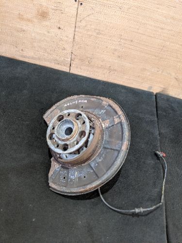 MERCEDES E CLASS W212 N/S PASSENGER SIDE LEFT REAR WHEEL HUB