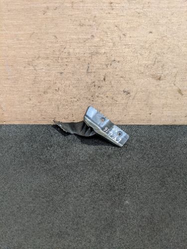 CITROEN C4 CACTUS MK1 E3 N/S PASSENGER SIDE LEFT WING SUPPORT MOUNT