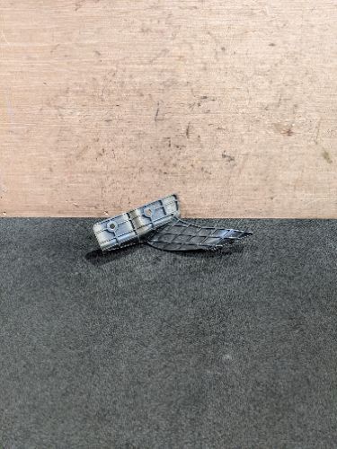 CITROEN C4 CACTUS MK1 E3 N/S PASSENGER SIDE LEFT WING SUPPORT MOUNT