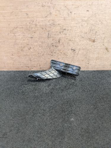 CITROEN C4 CACTUS MK1 E3 O/S DRIVER SIDE RIGHT WING SUPPORT MOUNT BRACKET