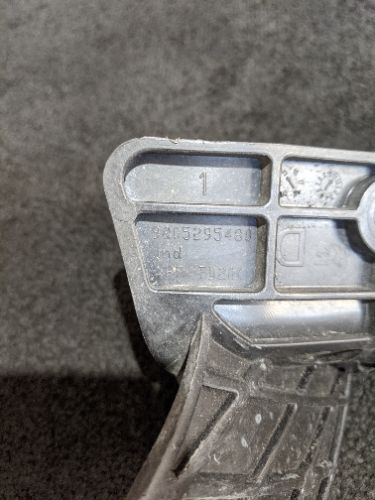 CITROEN C4 CACTUS MK1 E3 O/S DRIVER SIDE RIGHT WING SUPPORT MOUNT BRACKET