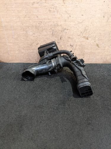 BMW 5 SERIES MK6 F10 AIR INTAKE HOSE DAMPER