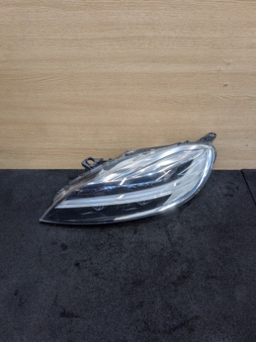 VOLVO V40 MK3 N/S PASSENGER SIDE LEFT FRONT HEADLIGHT