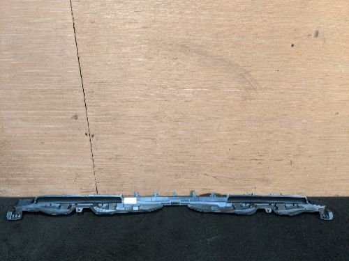 TESLA MODEL Y EV 5YJY FRONT DASH WINDSHIELD BLOW FINISHER BRACKET