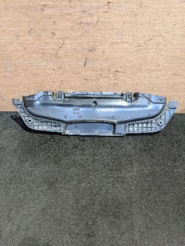 VOLVO V40 MK3 D3 2.0 DIESEL AIR INTAKE DUCT GUIDE