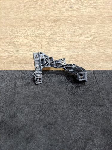 KIA CEED MK2 JD N/S PASSENGER SIDE LEFT HEADLIGHT SUPPORT BRACKET