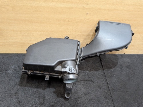 VOLVO V40 D2 MK3 2.0 DIESEL AIR FILTER BOX INTAKE INLET PIPE
