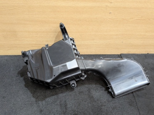 VOLVO V40 D2 MK3 2.0 DIESEL AIR FILTER BOX INTAKE INLET PIPE