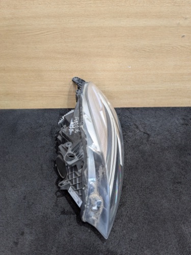 VOLVO V40 MK3 N/S PASSENGER SIDE LEFT FRONT HEADLIGHT